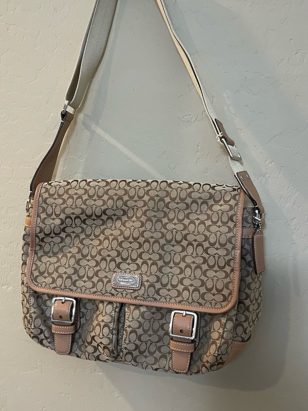 Coach Beige Signature Canvas leather Crossbody Messenger Bag laptop tablet Y2K